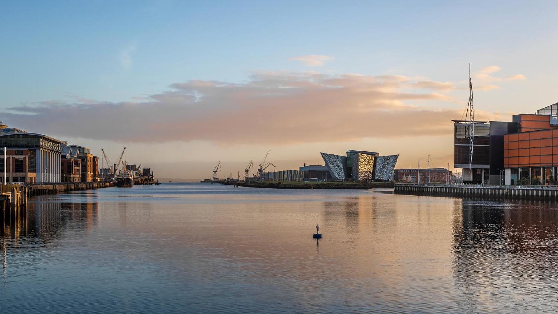 Stylish City Centre 2 Bedroom Apartment With Belfast Cityscape View Bagian luar foto